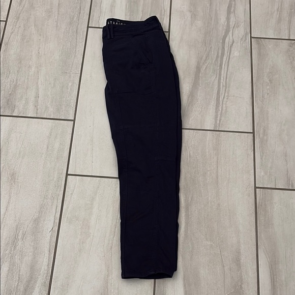 White House Black Market Denim - WHBM Women's Sleek Black Crop/Chino Pants with Straight Leg Design Size 8